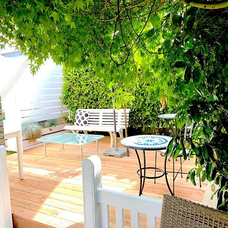 Villa Orchard Frankfurt Bed & Breakfast 5*