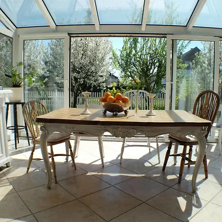 Villa Orchard Frankfurt Bed & Breakfast