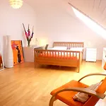 Orchard Frankfurt - Trade Fair Airport Bed & Breakfast Kriftel