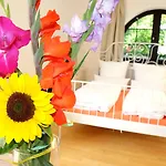 Bed & Breakfast Orchard Frankfurt - Trade Fair Airport