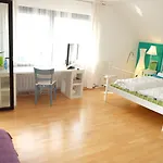 Orchard Frankfurt - Trade Fair Airport Bed & Breakfast