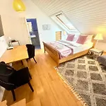 Orchard Frankfurt - Trade Fair Airport Bed & Breakfast Kriftel