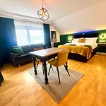 Orchard Frankfurt - Trade Fair Airport Bed & Breakfast