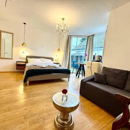 Orchard Frankfurt Schlüsseltresor 5*