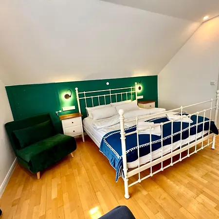 Bed & Breakfast Orchard Frankfurt 5*
