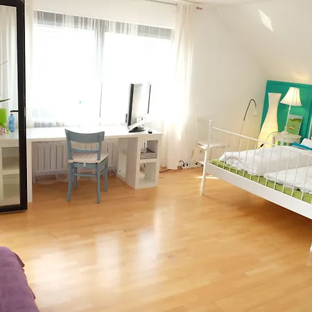 Villa Orchard Frankfurt Oda ve Kahvaltı