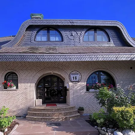 Bed & Breakfast Orchard Frankfurt - Trade Fair Airport 3*