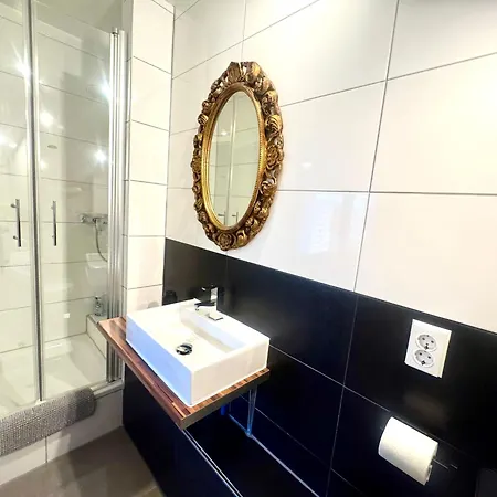 Villa Orchard Frankfurt - Trade Fair Airport Bed & Breakfast Kriftel