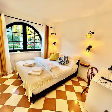 Bed & Breakfast Villa Orchard Frankfurt - Trade Fair Airport 3*