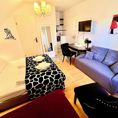 Villa Orchard Frankfurt - Trade Fair Airport Bed & Breakfast