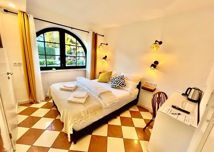 Orchard Frankfurt Bed & Breakfast