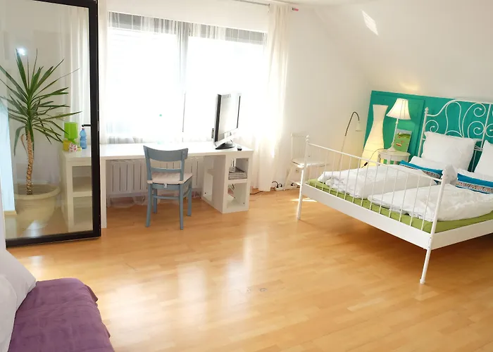 Villa Orchard Frankfurt - Trade Fair Airport Bed & Breakfast