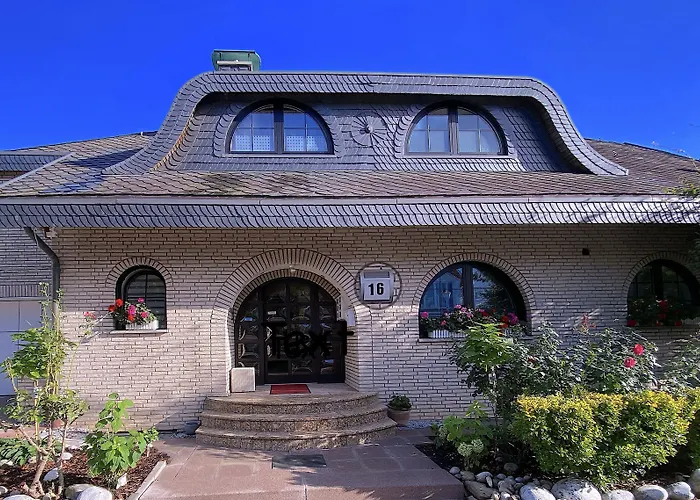 Bed & Breakfast Orchard Frankfurt 5*